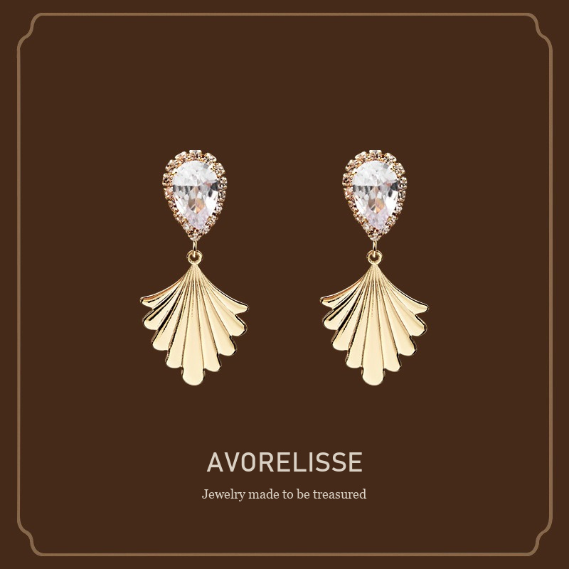 Amara Fan Shell Clip-On Earrings Avorelisse cover image