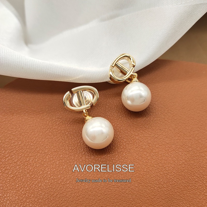 Aurelia Pearl Clip-On Drop Earrings product image 3