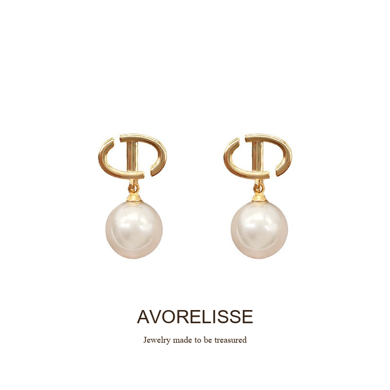 Aurelia Pearl Clip-On Drop Earrings product image 8