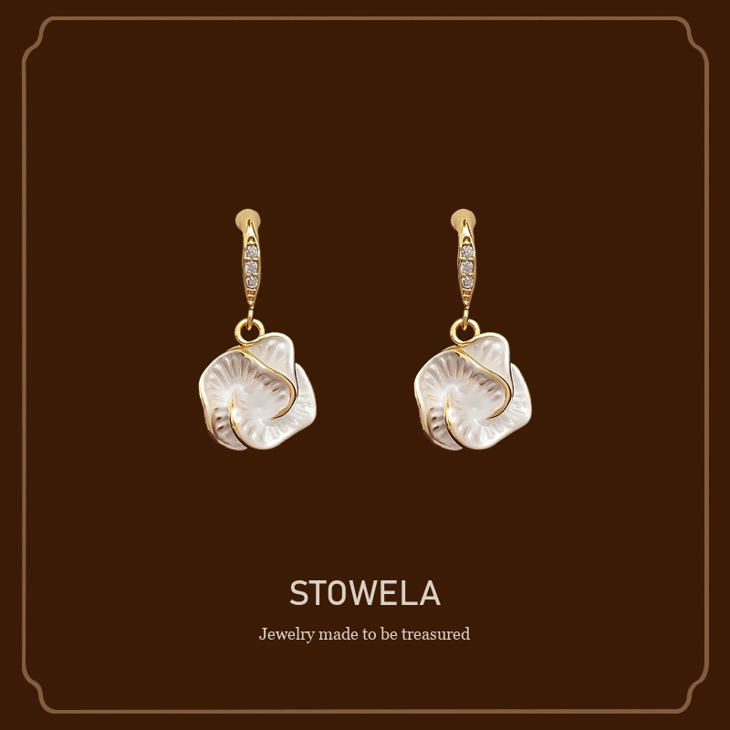 Élan Camellia Clip-On Earrings product image 1
