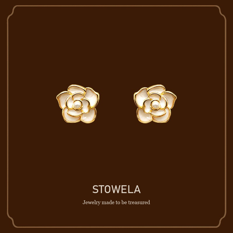 Lumière Floral Pearl Clip-On Earrings product image 1
