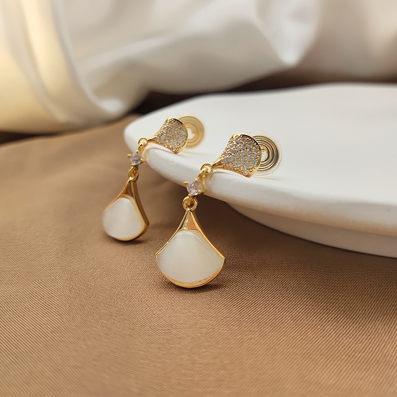 Lumière Fan Shell Mother-of-Pearl Inspired Clip-On Earrings product image 6