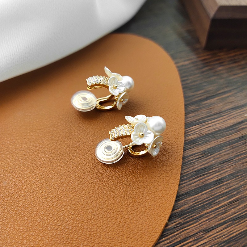 Amara Shell Pearl Clip-On Earrings product image 7