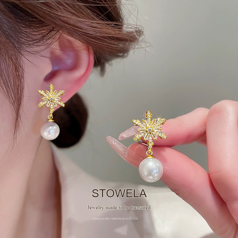 Lumière Pearl Star Clip-On Earrings product image 2