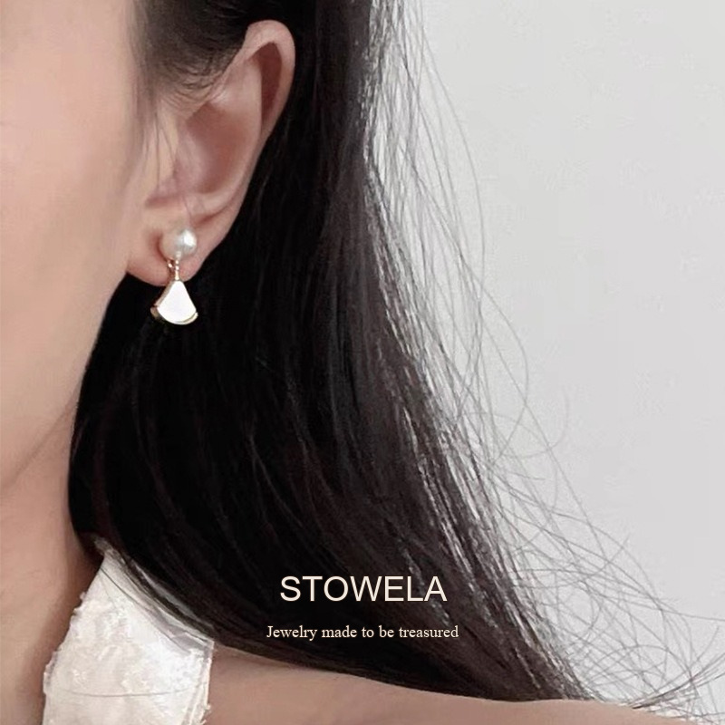 Amara Fan Shell Pearl Clip-On Earrings product image 2