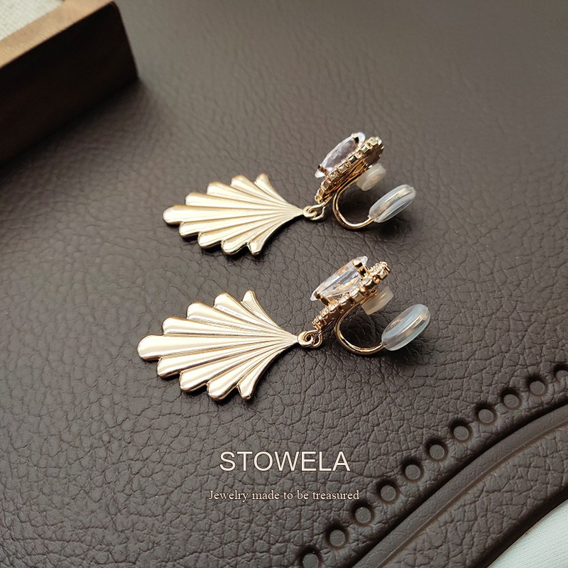 Amara Fan Shell Clip-On Earrings product image 2