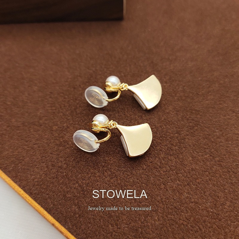 Amara Fan Shell Pearl Clip-On Earrings product image 3