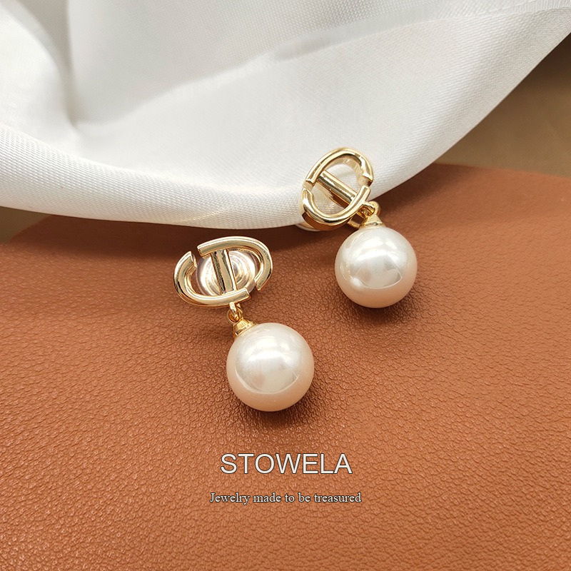 Aurelia Pearl Clip-On Drop Earrings product image 3