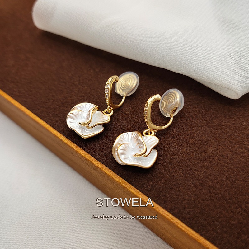 Élan Camellia Clip-On Earrings product image 4