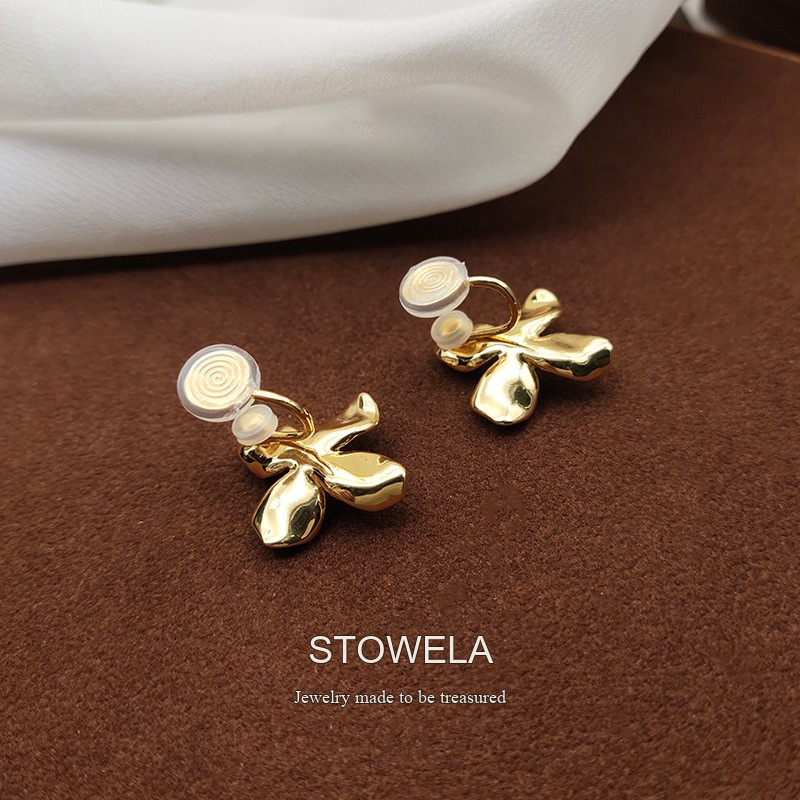 Seren Floral Pearl Clip-On Earrings — Edition 69 product image 4