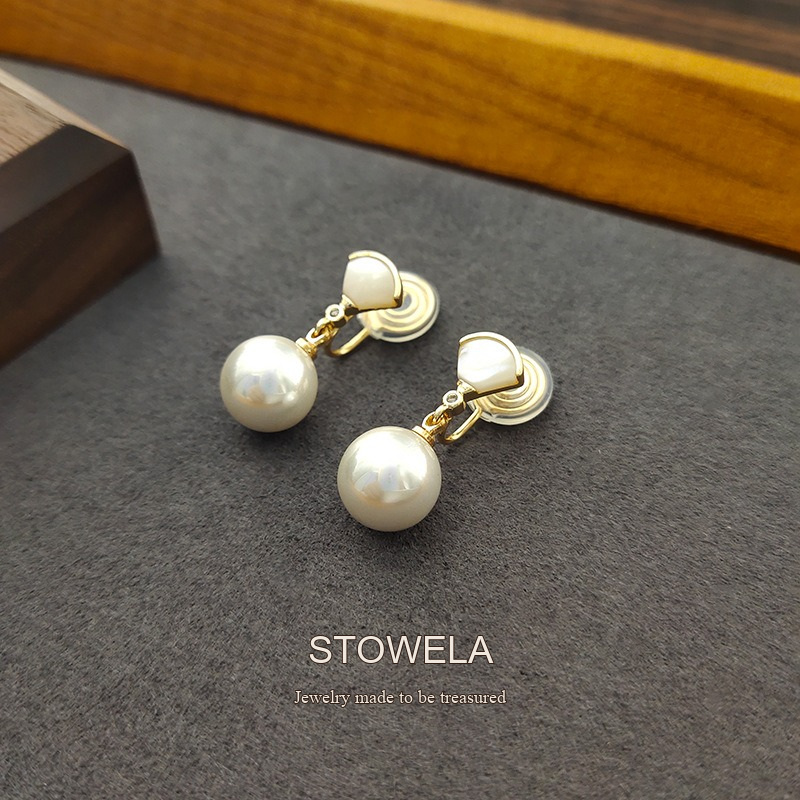 Noelle Pearl Clip-On Earrings — Edition 62 product image 5