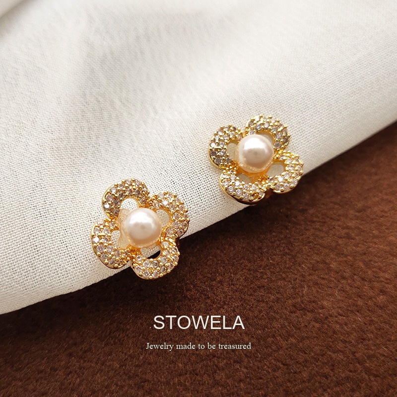 Amara Floral Pearl Crystal Stud Earrings product image 5