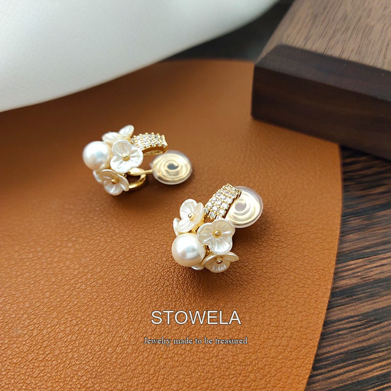 Amara Shell Pearl Clip-On Earrings product image 5