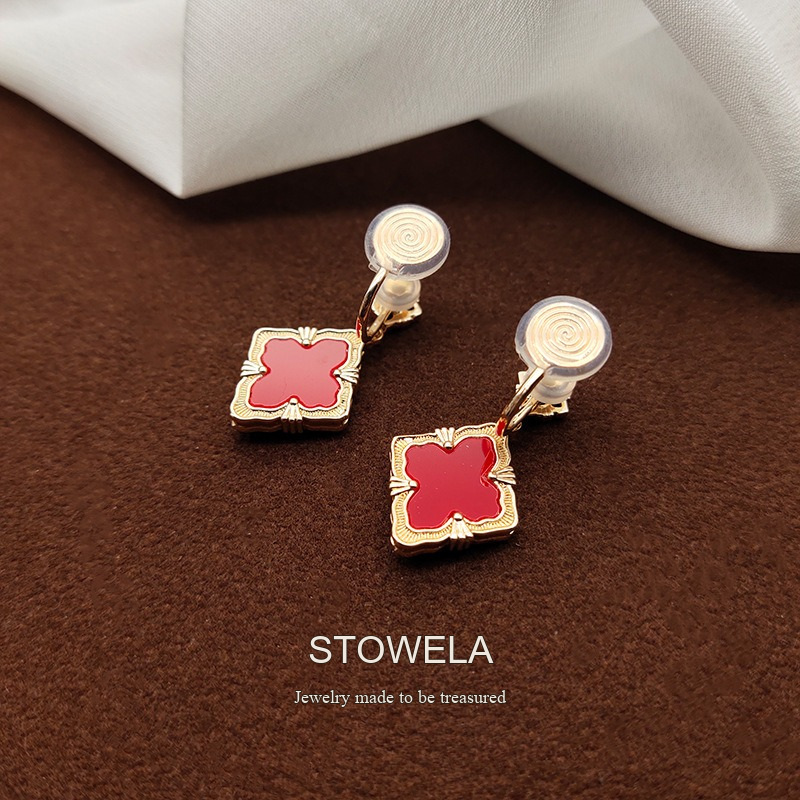 Aurelia Diamond-Shaped Clip-On Earrings product image 6
