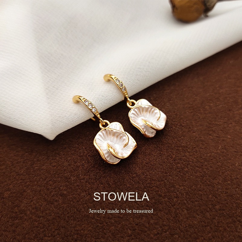 Élan Camellia Clip-On Earrings product image 6