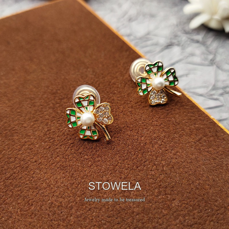 Aurelia Clover Clip-On Earrings product image 6