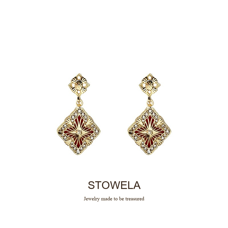 Aurelia Diamond-Shaped Clip-On Earrings product image 9