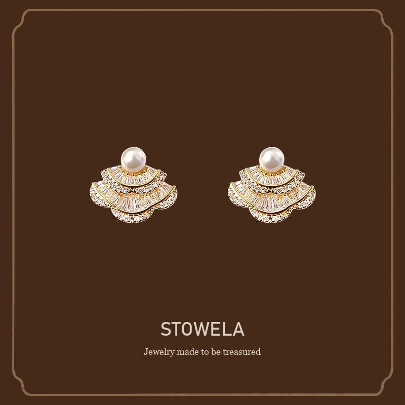 Noelle Fan Pearl Clip-On Earrings product image 1