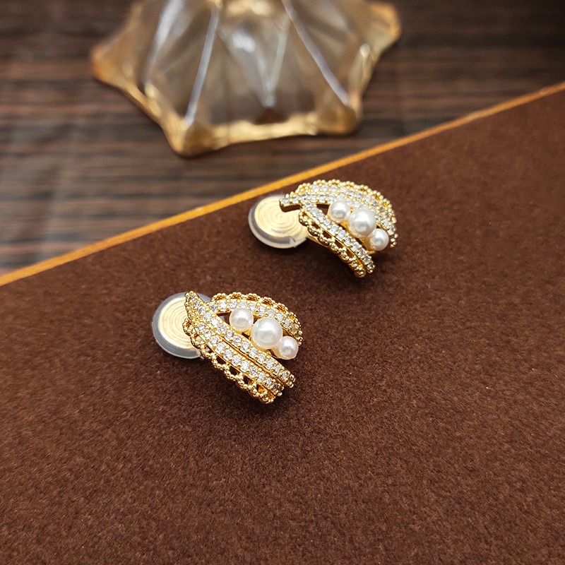 Noelle Pearl Clip-On Earrings — Edition 70 product image 5