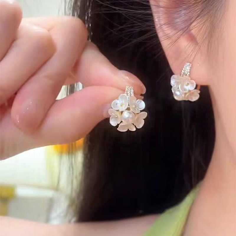 Amara Shell Pearl Clip-On Earrings product image 2