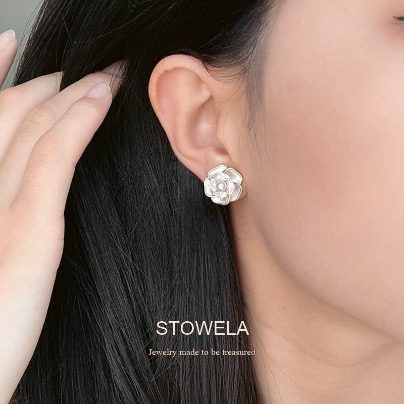 Lumière Camellia Pearl Crystal Clip-On Earrings product image 2