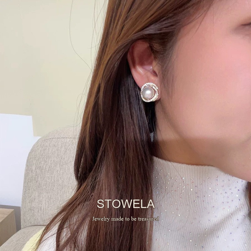 Seren Pearl Clip-On Earrings product image 2