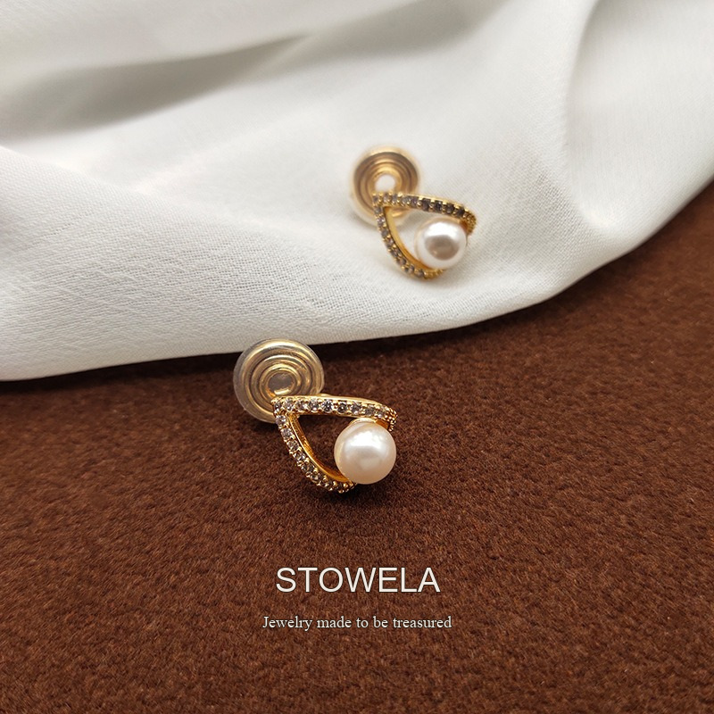 Aurelia Pearl Clip-On Earrings — Edition 44 product image 3
