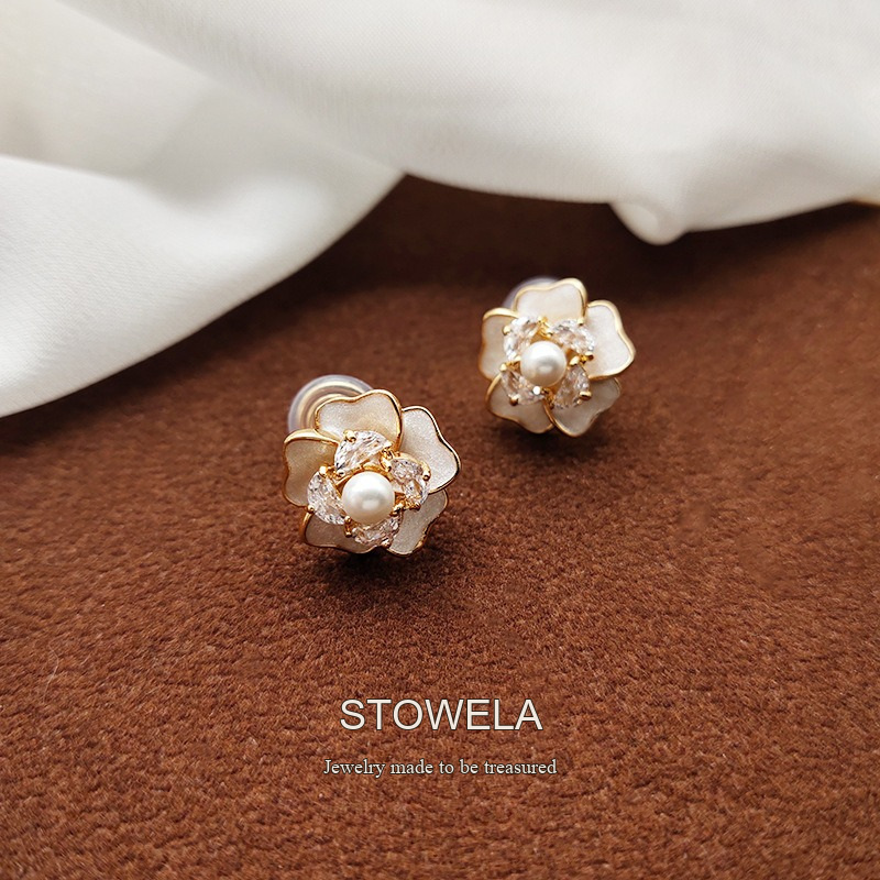 Lumière Camellia Pearl Crystal Clip-On Earrings product image 3