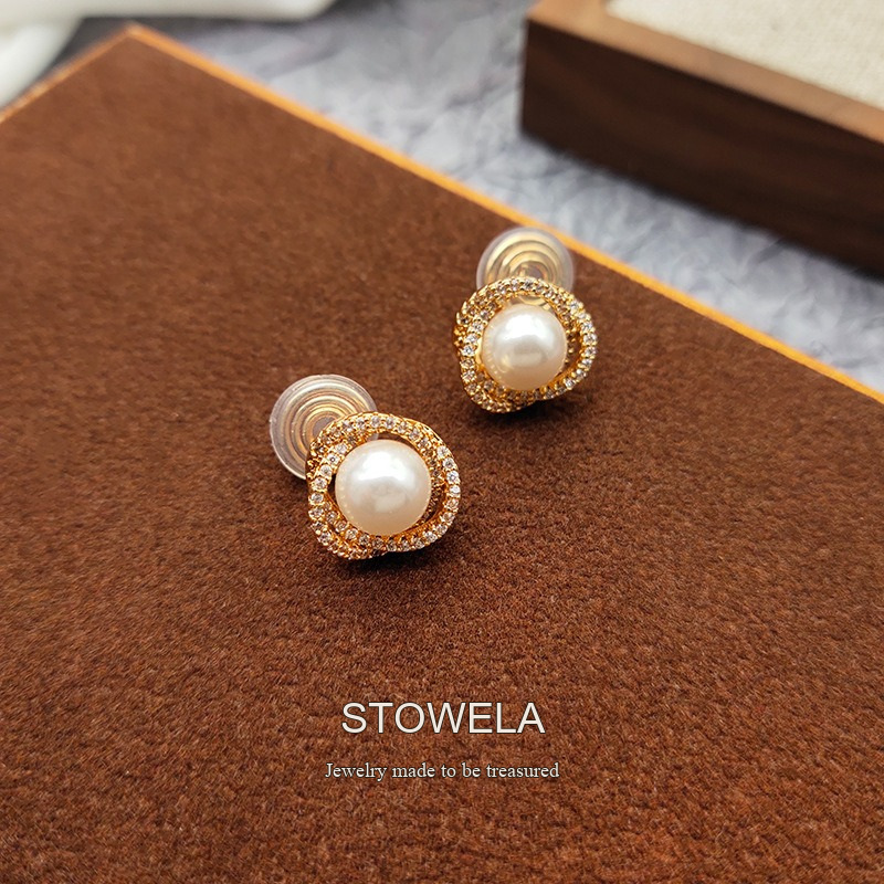 Seren Pearl Clip-On Earrings product image 3