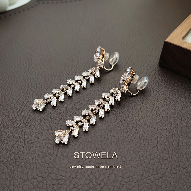 Élan Tassel Clip-On Drop Earrings — Edition 81 product image 3