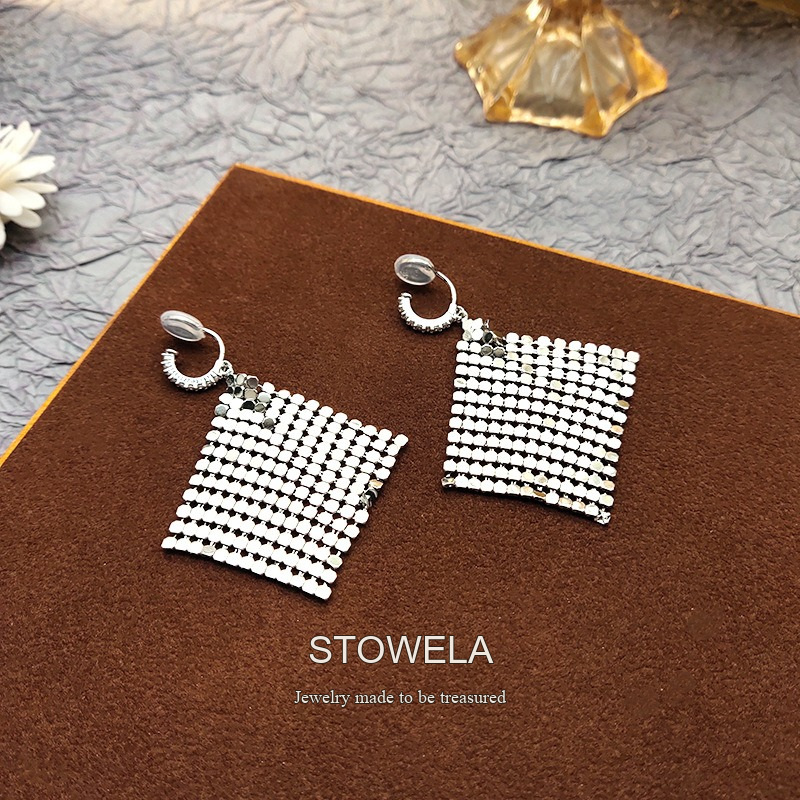Amara Diamond-Shaped Geometric Clip-On Earrings product image 4