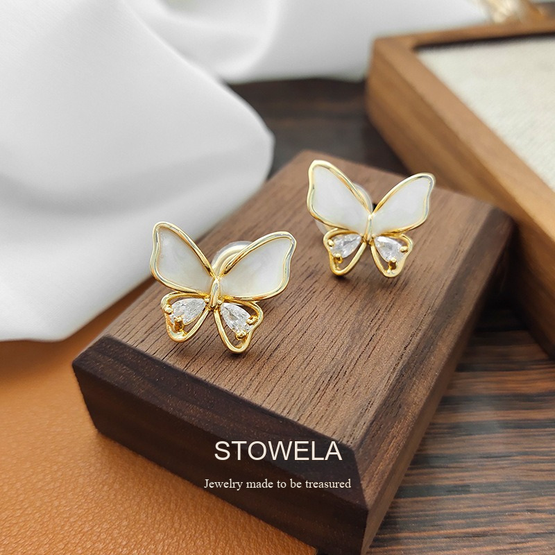 Noelle Butterfly Pearl Clip-On Earrings product image 4