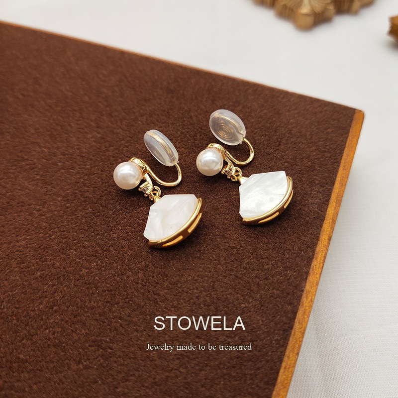 Amara Fan Shell Pearl Clip-On Earrings product image 4