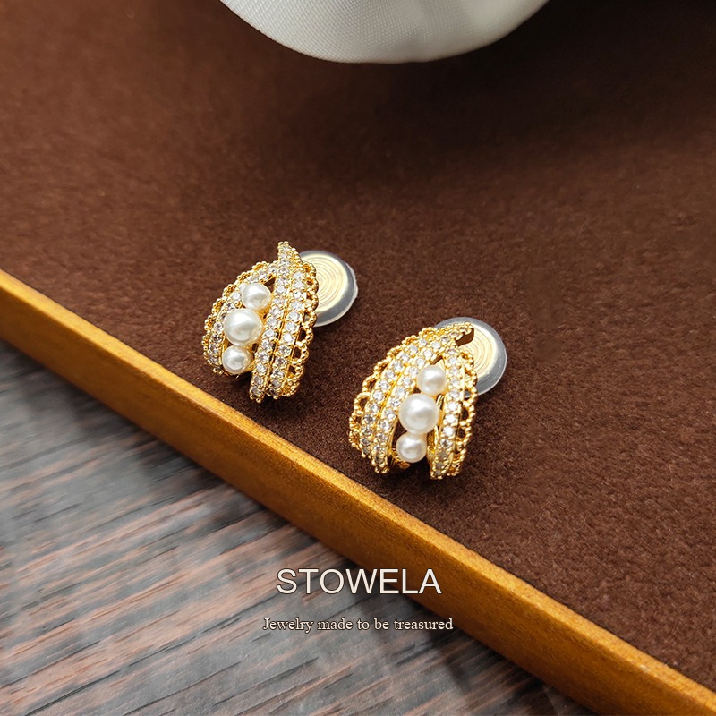 Noelle Pearl Clip-On Earrings — Edition 70 product image 4