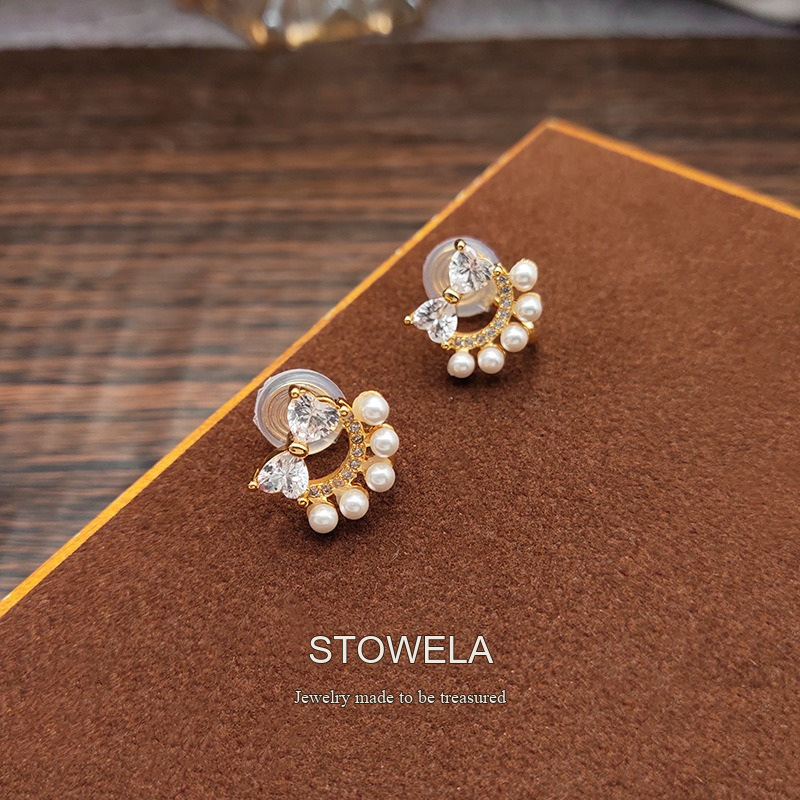 Lumière Bow Butterfly Pearl Clip-On Earrings — Edition 74 product image 4