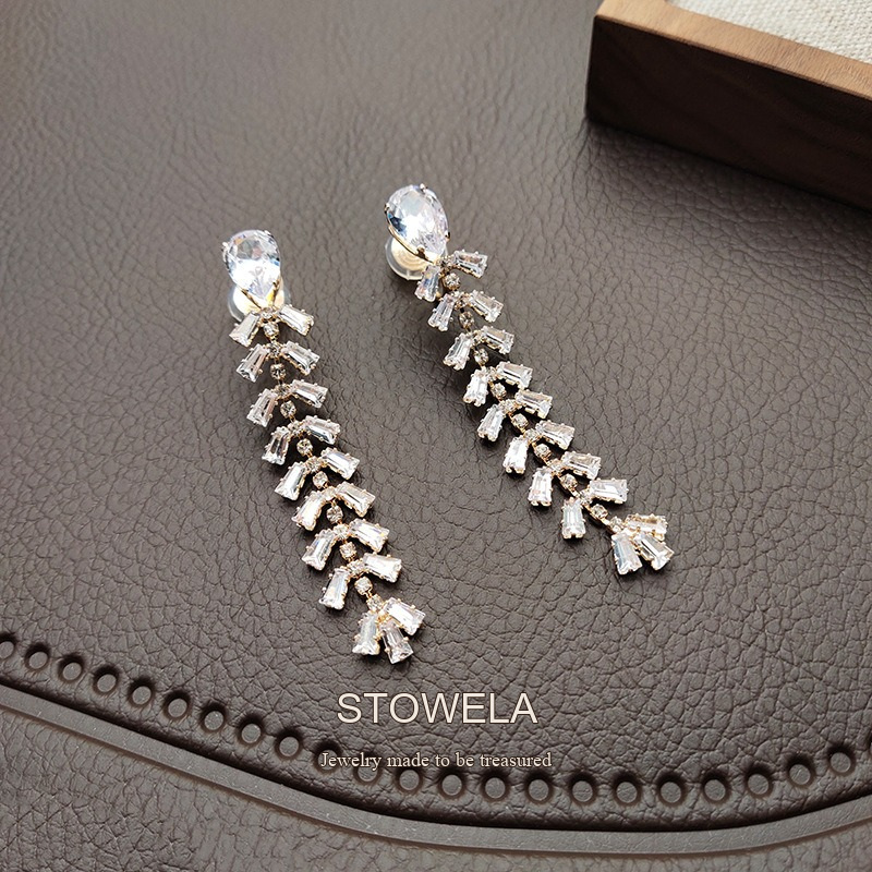 Élan Tassel Clip-On Drop Earrings — Edition 81 product image 4
