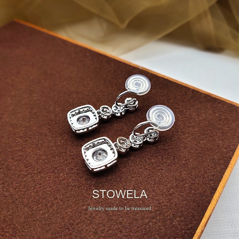Amara Geometric Clip-On Earrings product image 4