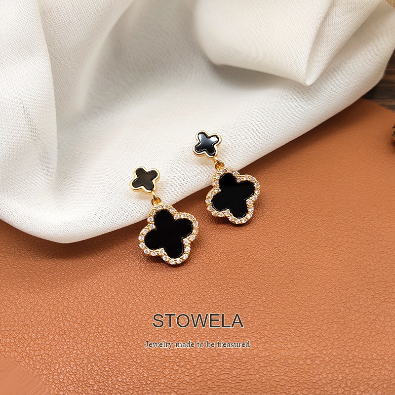 Amara Clover Clip-On Earrings product image 5