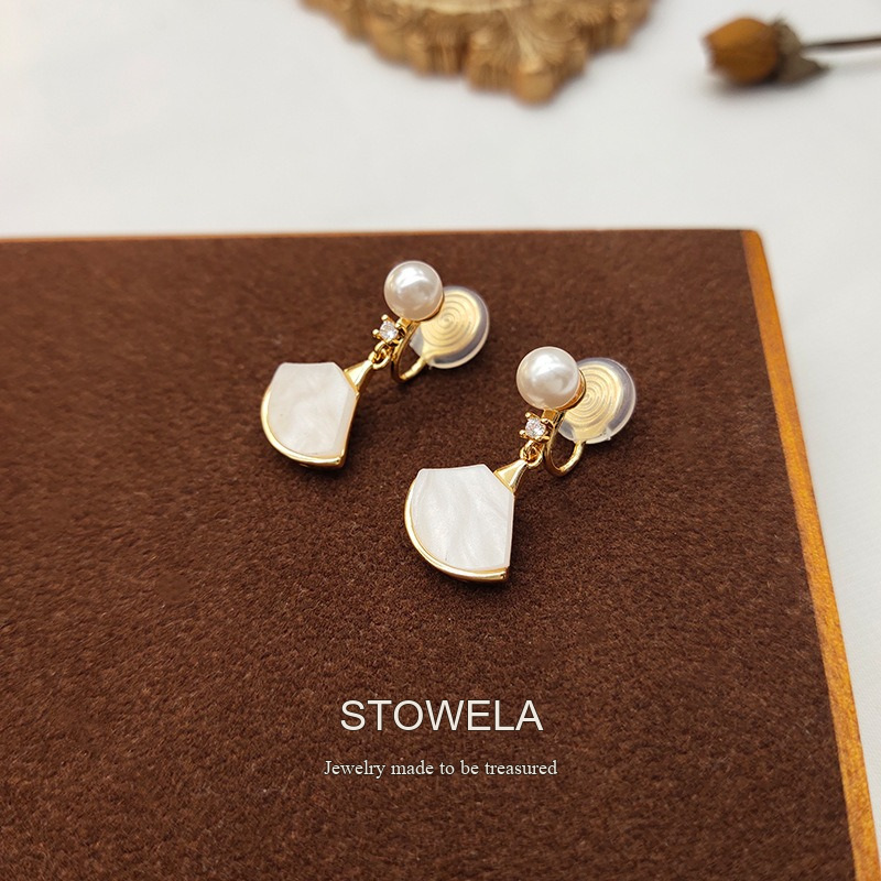 Amara Fan Shell Pearl Clip-On Earrings product image 5
