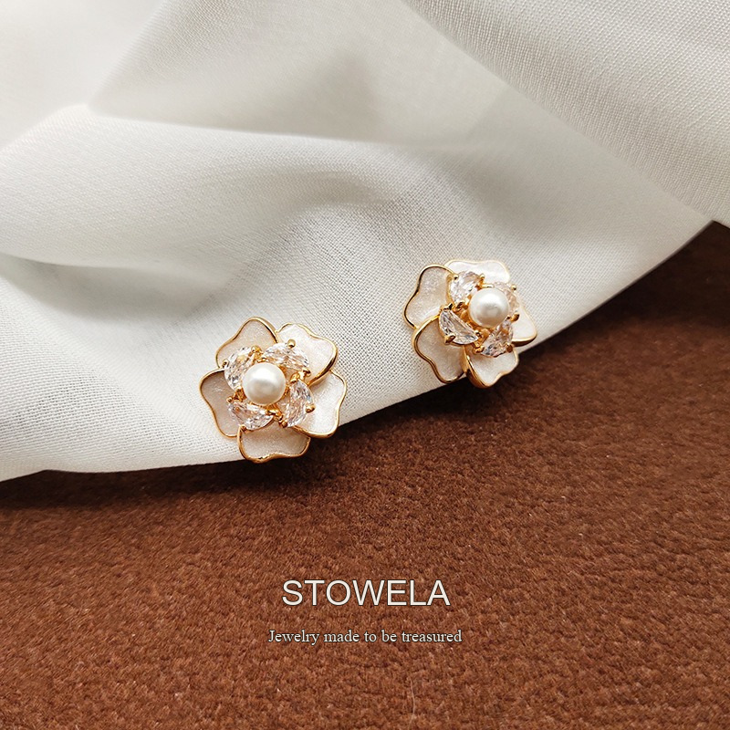 Lumière Camellia Pearl Crystal Clip-On Earrings product image 5