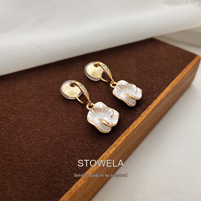 Élan Camellia Clip-On Earrings product image 5