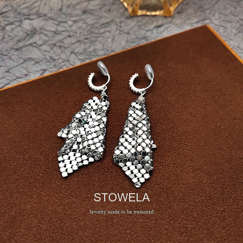 Amara Diamond-Shaped Geometric Clip-On Earrings product image 6