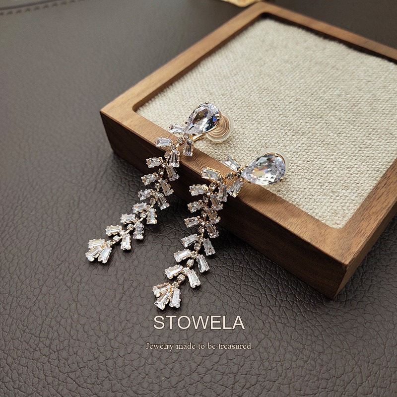Élan Tassel Clip-On Drop Earrings — Edition 81 product image 6
