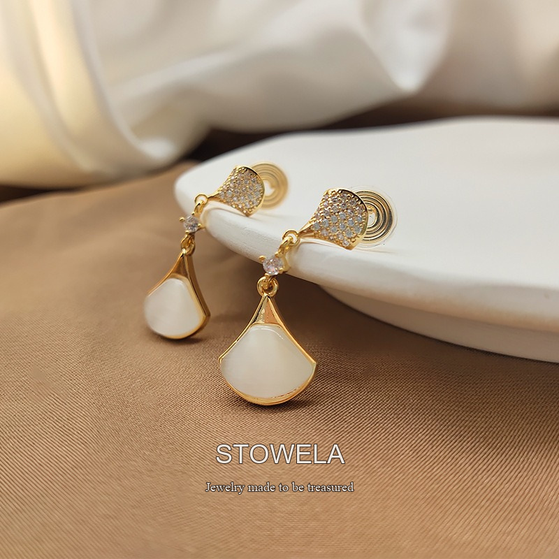 Lumière Fan Shell Mother-of-Pearl Inspired Clip-On Earrings product image 6