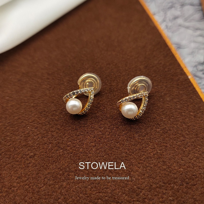 Aurelia Pearl Clip-On Earrings — Edition 44 product image 7