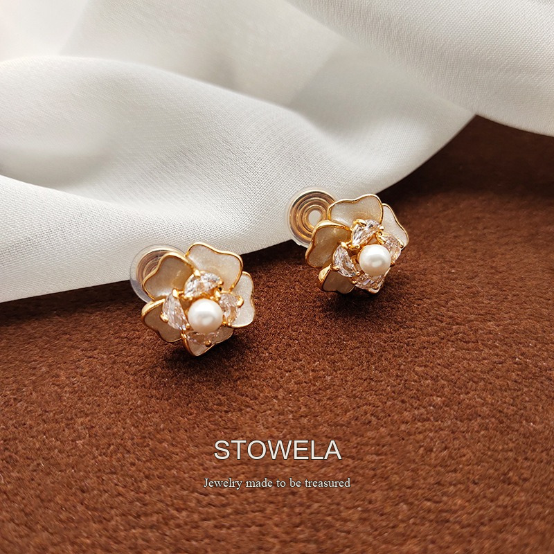 Lumière Camellia Pearl Crystal Clip-On Earrings product image 7