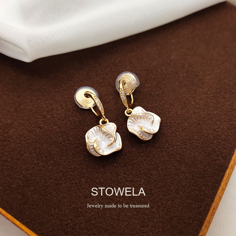 Élan Camellia Clip-On Earrings product image 7