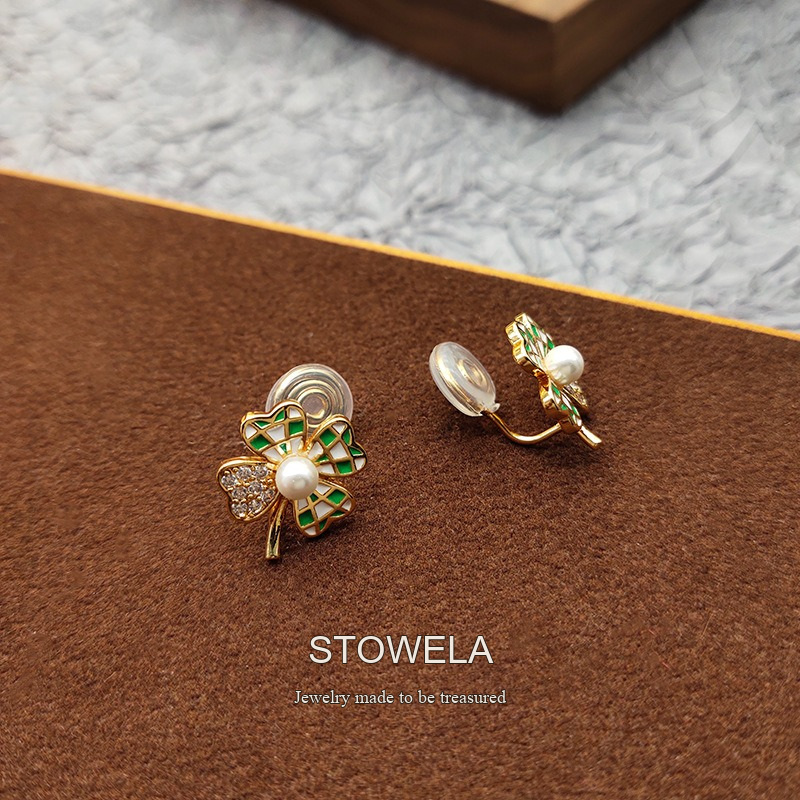 Aurelia Clover Clip-On Earrings product image 7