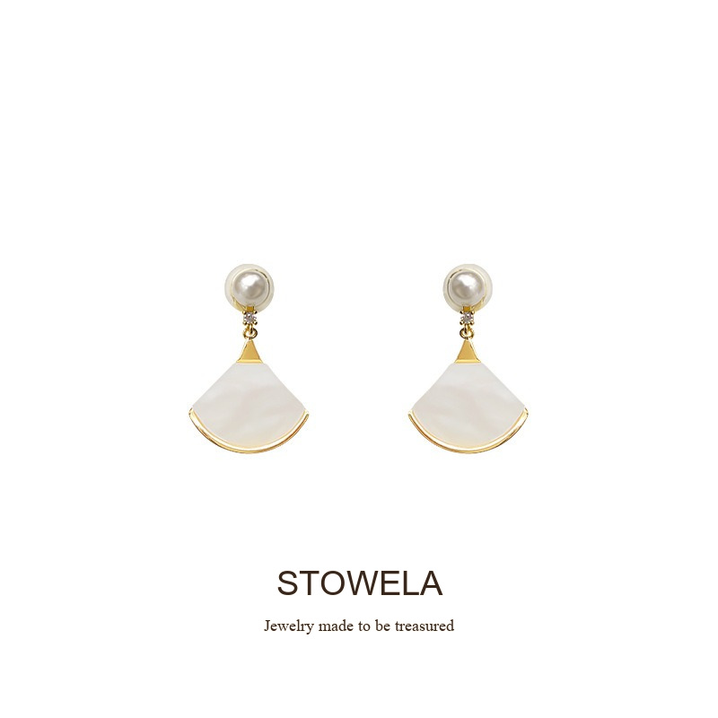 Amara Fan Shell Pearl Clip-On Earrings product image 8