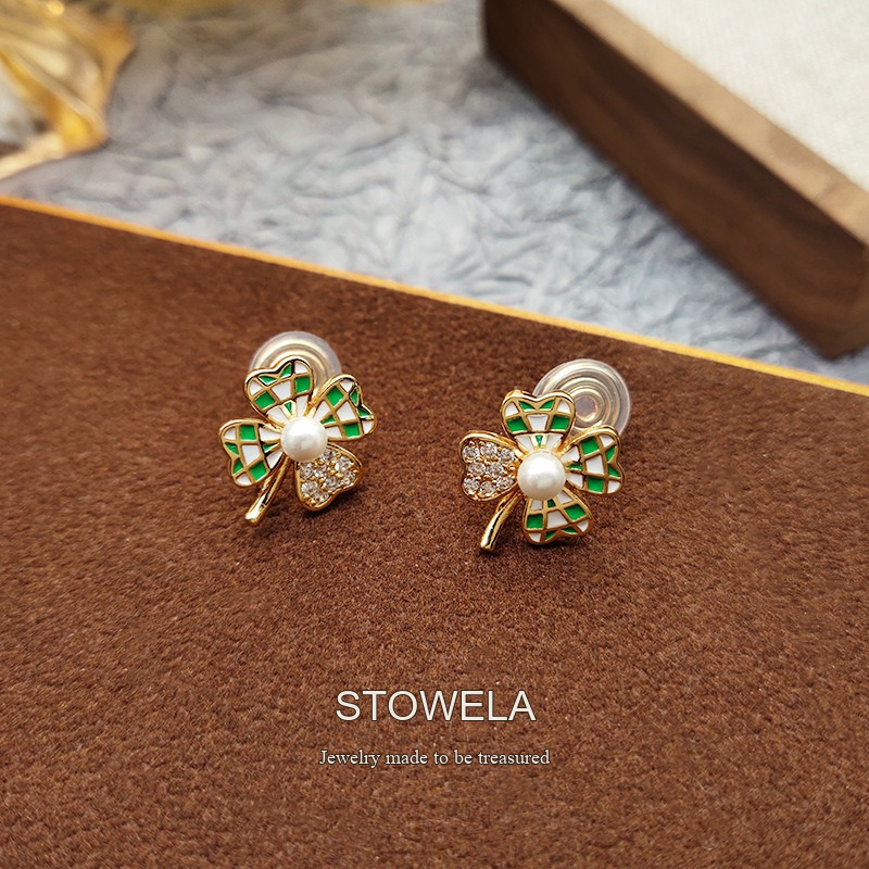 Aurelia Clover Clip-On Earrings product image 8
